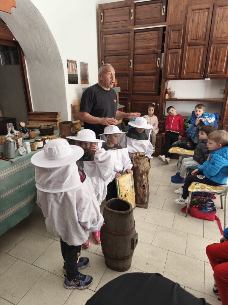 laboratorio didattiro piccoli apicoltori